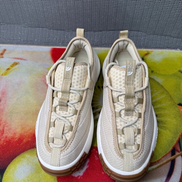 The North Face Womens Beige Sneakers Size 8 US Stylish & Comfortable Athletic Sh - Picture 2 of 8